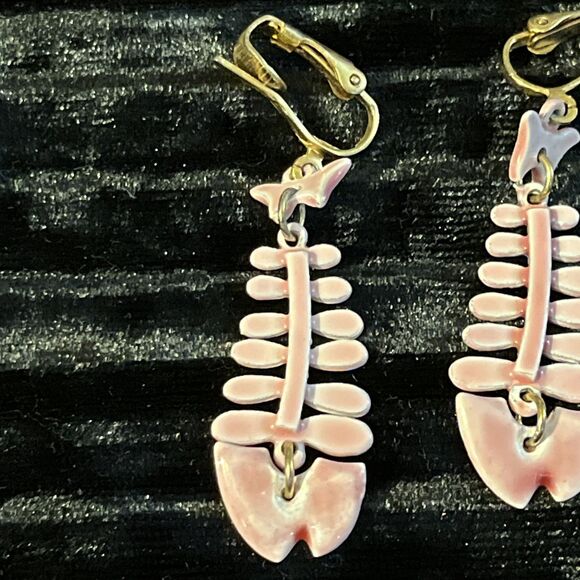 Vintage Dangling Articulated Enamel On Metal Fish Clip On Earrings Pink Teal - Picture 8 of 9
